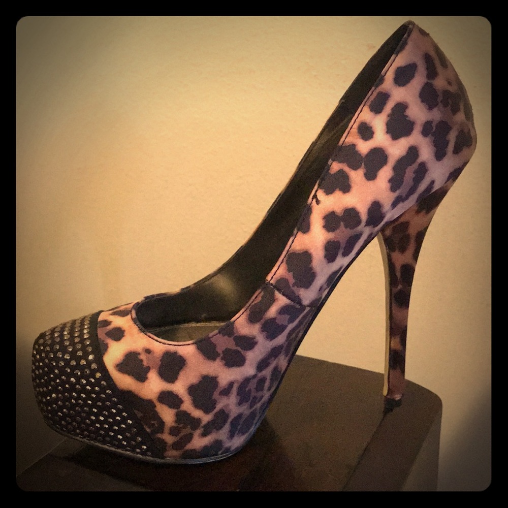 Bakers studded leopard heels 👠